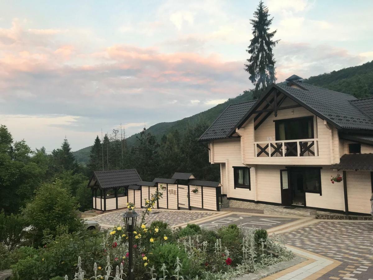 Villa Medova Kosiv Bagian luar foto